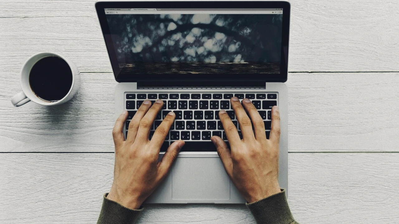 Éditeur Principal Et Auteur Chez de Espace Batut